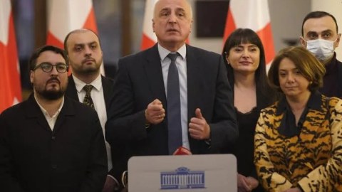 Gürcü siyasətçi Ukraynaya görə namizədliyini geri götürdü