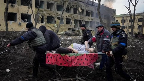 Bombardmanda yaralanmış hamilə qadın ÖLDÜ 