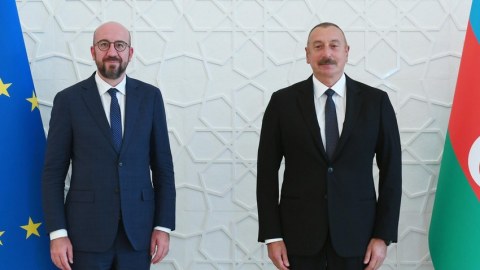 İlham Əliyev Şarl Mişellə Ukraynanı müzakirə etdi