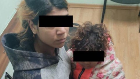 Körpə bacısını diləndirən qadın saxlanıldı - FOTO