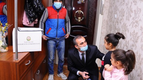 Naftalanda Şəhid və qazi ailələrinə bayram sovqatı paylanılıb