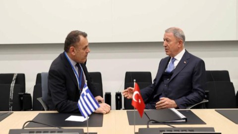 Hulusi Akar yunanıstanlı həmkarı ilə görüşdü