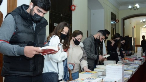 UNEC-də kitab satış yarmarkası
