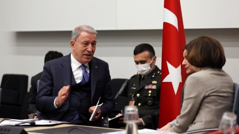 Hulusi Akar fransalı həmkarı ilə görüşdü
