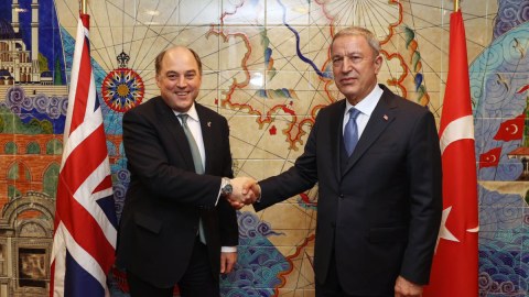 Türkiyə və Britaniya müdafiə nazirləri görüşdü