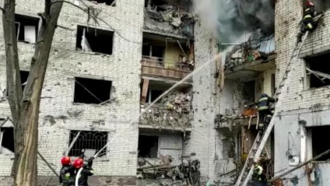 Çerniqovda yataqxana raketlə vuruldu - Uşaqlar öldü