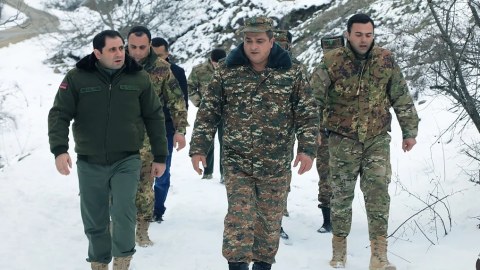 Ermənistanın müdafiə naziri Azərbaycanla sərhədə GƏLDİ 