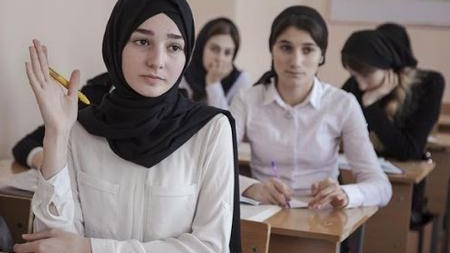Məktəbli formasına hicab da daxil edilməlidir - EKSPERT
