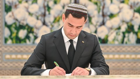 Serdar Berdiməhəmmədov prezident kimi işə başladı 