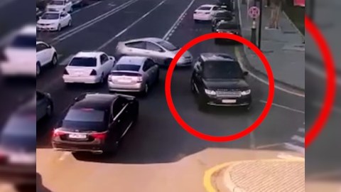 “Range Rover”lə avtoxuliqanlıq etdi, həbs olundu - VİDEO