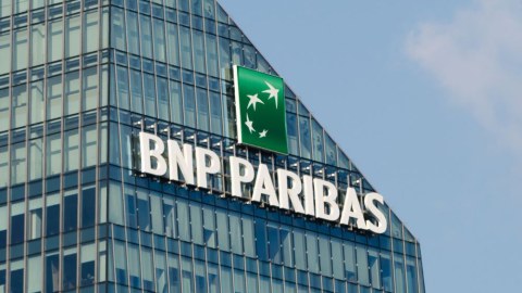 Daha bir bank Rusiyadakı fəaliyyətini DAYANDIRIR