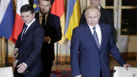 Makron Putin və Zelenski ilə neçə dəfə danışıb?
