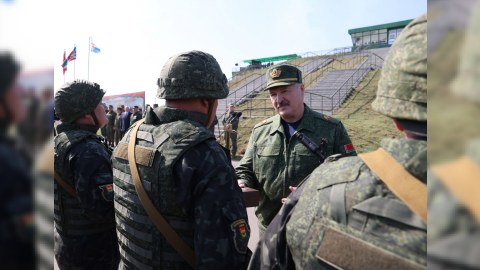 Belarus Ukrayna sərhədinə qoşun toplayır - FOTO