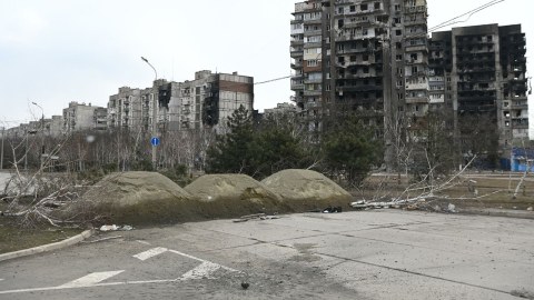 Mariupolda bombalanan teatrda 300 nəfər ölüb