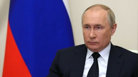 Putin Qərb liderlərini Hitlerlə müqayisə etdi
