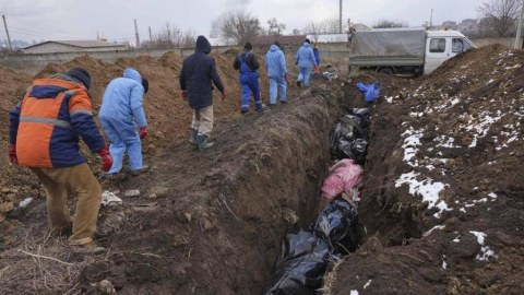 200 nəfəri bir məzarda basdırdılar