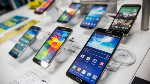 Bakıda 11 min manatlıq telefon oğurlandı