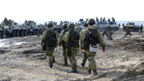 Rus qoşunlarının bir hissəsi Belarusa köçürülür