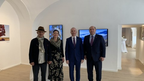 Prezidentinin xüsusi nümayəndəsi Vyanaya getdi