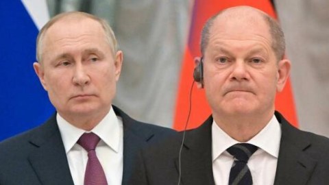 Putin və Şolts İstanbul görüşünü müzakirə etdi