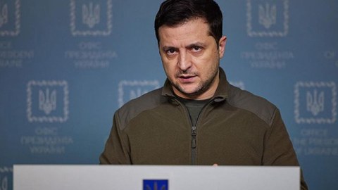 Zelenski iki generalın rütbəsini əlindən aldı