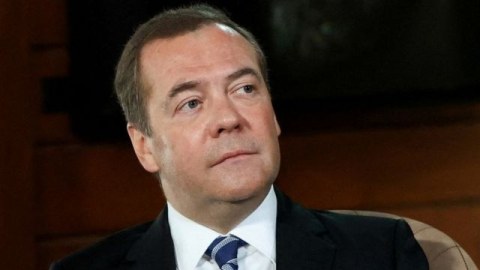 Medvedev: “Rusiya dost olmayan ölkələrə mal satıb-almayacaq”  