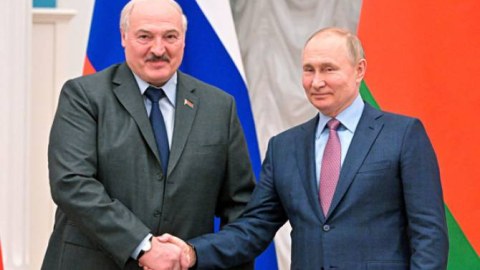Lukaşenko Putinlə Ukraynanı müzakirə etdi