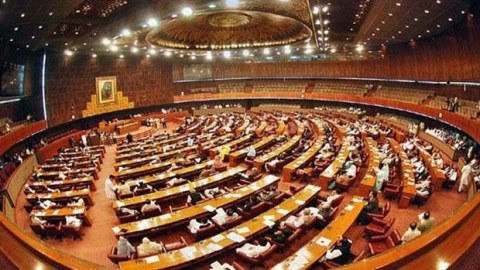 Pakistan parlamenti BURAXILDI