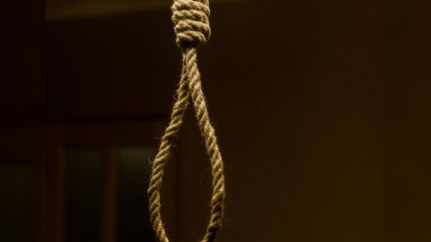 25 yaşlı gənc özünü asdı