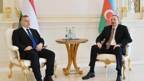 İlham Əliyev Orbanı qələbəyə görə təbrik edib