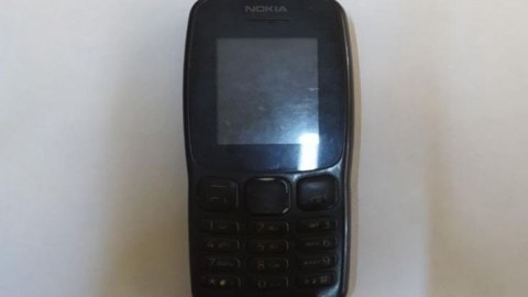 Həbsdə olan ərinə telefon aparan qadın saxlanıldı