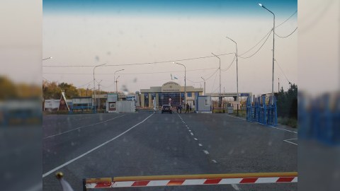 Qazaxıstan quru sərhədlərini açır