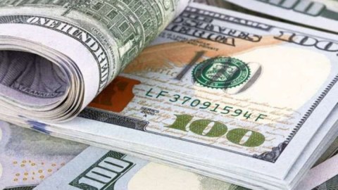 Mərkəzi Bank hərracda 71 milyondan çox dollar satdı