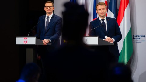 Fransa və Polşa arasında siyasi QALMAQAL