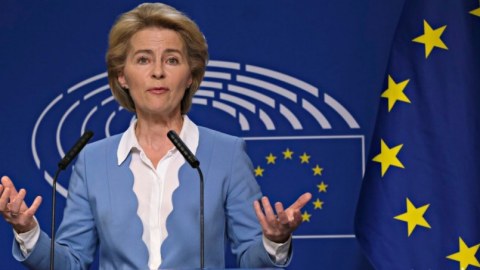 Avropa Komissiyası rəhbərindən Macarıstana XƏBƏRDARLIQ