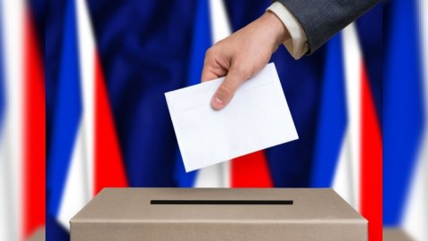 Fransada prezident seçkiləri başladı