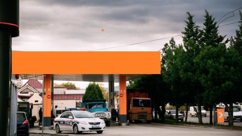 Eyni anda bir neçə avtomobil qarət edildi