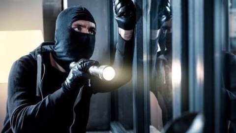 260 manata görə 80 yaşlı kişinin evinə girdilər