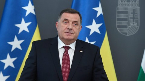 Britaniya serb liderlərə sanksiya tətbiq etdi