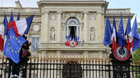 Fransa rus diplomatları “arzuolunmaz şəxs” elan etdi