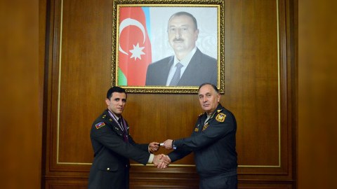 Kərim Vəliyev çempiona vaxtından əvvəl rütbə verdi - FOTO
