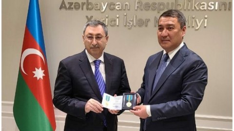 Səfir Xələf Xələfova dövlət medalını təqdim etdi