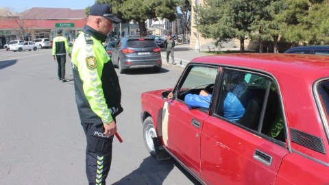 Polis Qaxda reyd keçirdi