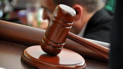 50 min manatlıq qızıl oğurlayan dəstəyə hökm oxundu