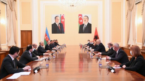 Baş nazirlər görüşdülər