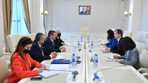Parlamentdə Koreya səfiri ilə görüş olub