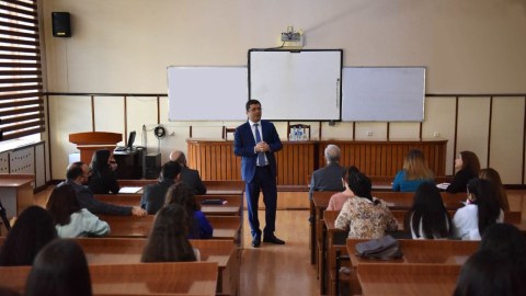 Əhməd İsmayılov tələbə və magistrantlarla görüşdü - FOTO
