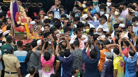 Dini festivalda izdiham: ölənlər var