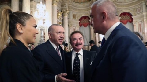 Ərdoğan məşhurlar üçün iftar süfrəsi açdı - FOTO