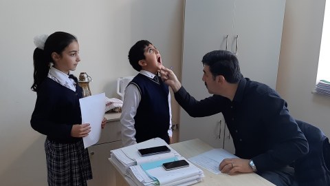 Poliklinikalar şagirdlərə 20 manatlıq “sağlamlıq arayışı” verir - Rəsmilər fakt istəyir